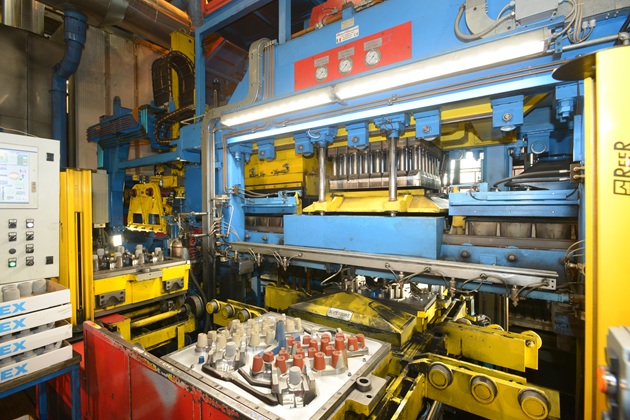 Multi piston moulding machine- Belloi